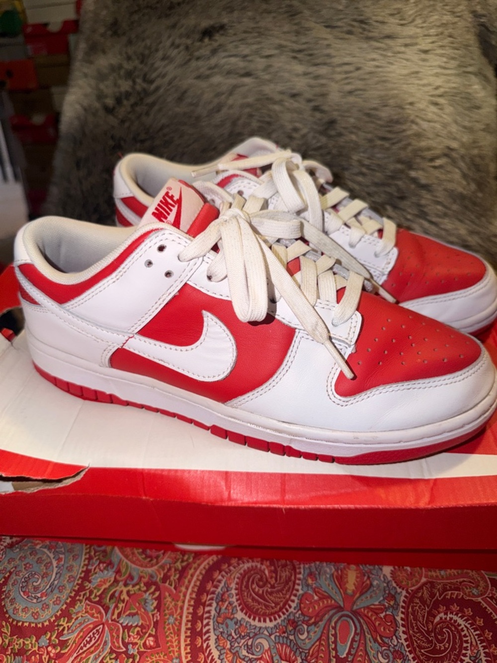 Nike Low-Top Sneakers in White and Red